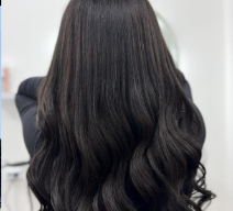 Moderne Damenfrisur und Styling bei Master Cut